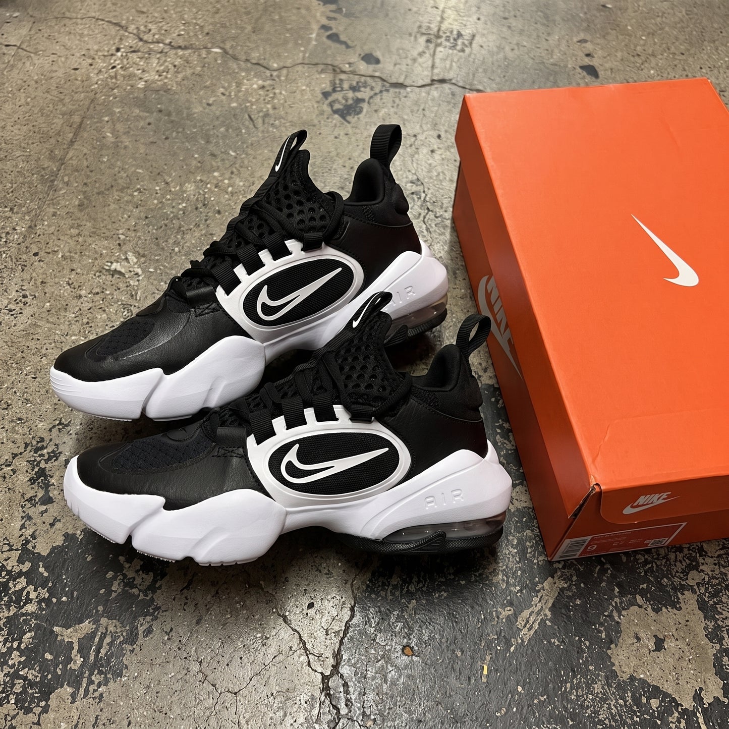 Nike Air Max Alpha Savage 2 - Black/White