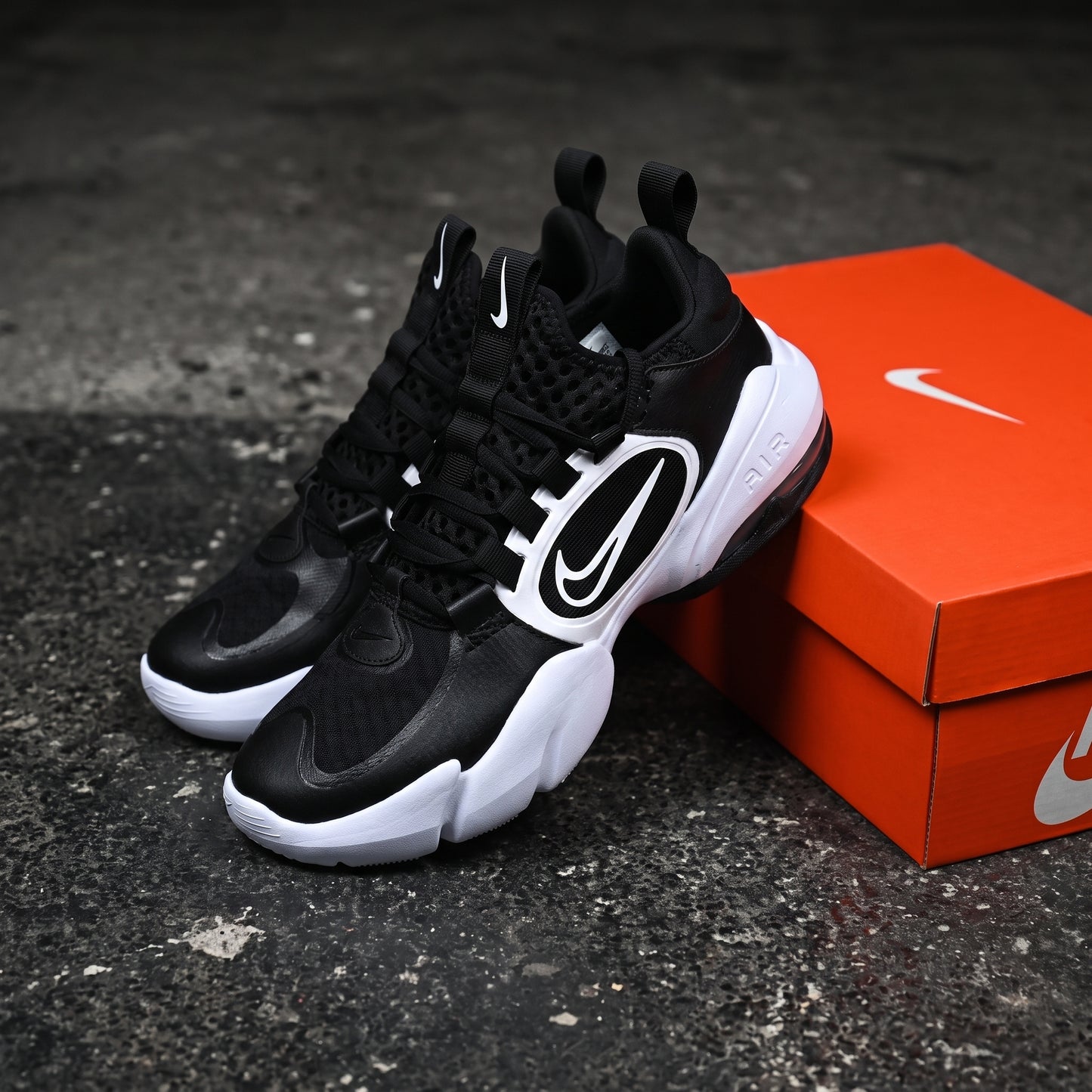 Nike Air Max Alpha Savage 2 - Black/White