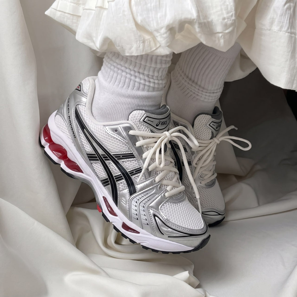 Asics gel kayano 14 Red edition (للنساء)