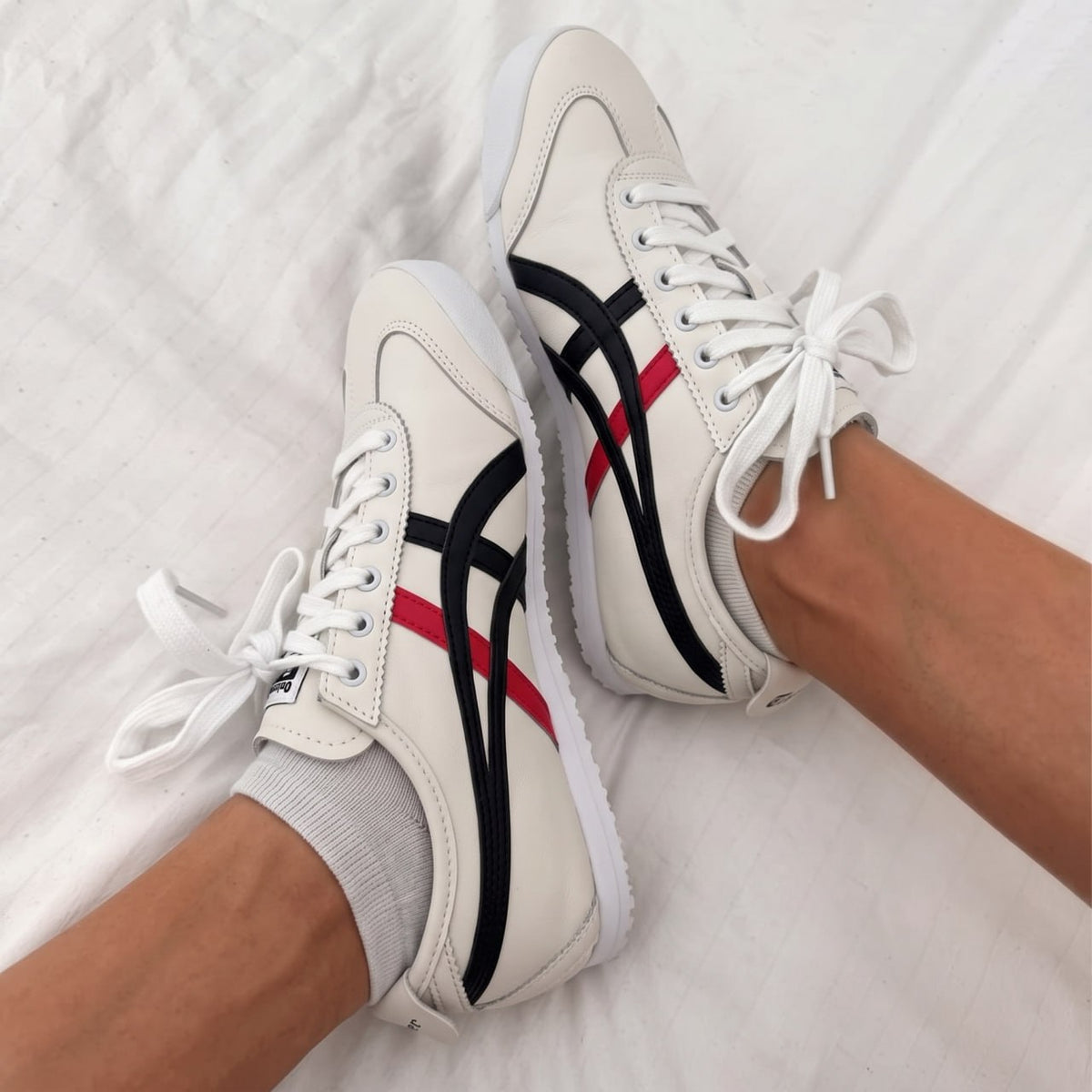 Asics onitsuka tiger red/black edition