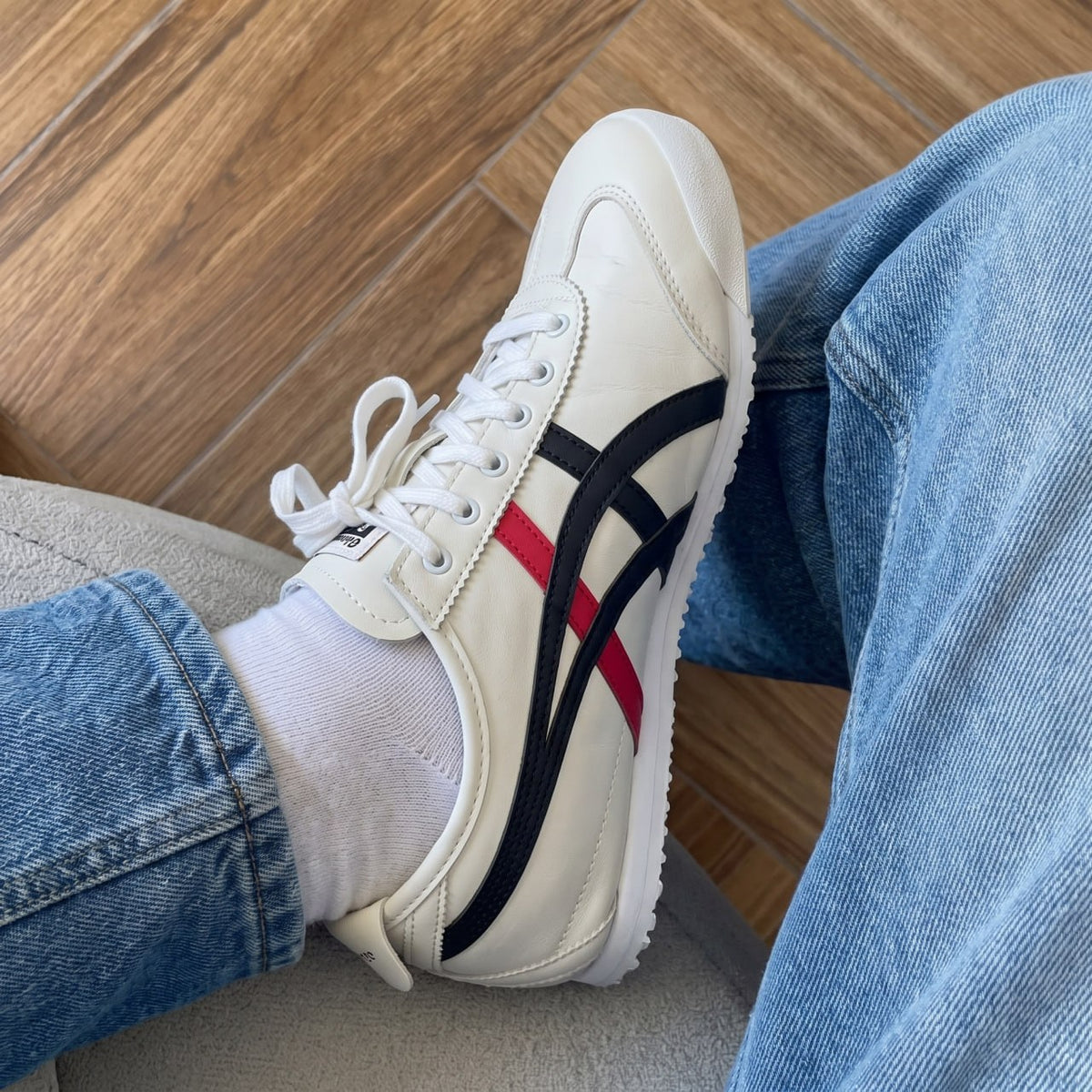 Asics onitsuka tiger red/black edition
